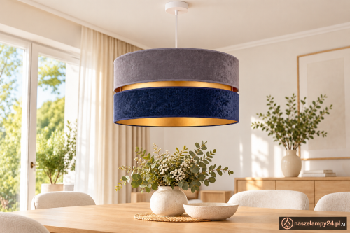 Granatowa lampa wisząca DUO to dekoracyjne oświetlenie do salonu, sypialni i jadalni. Abażur o średnicy 40 cm ma złote wnętrze, a czarny metalowy zwis ma długość 100 cm. Źródło światła: E27.