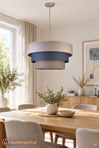 Lampa bawełniana LUNETA 45 cm to połączenie pastelowych barw i naturalnych materiałów. Zwis do 120 cm oraz gwint E27 pozwalają dopasować ją do każdego wnętrza – od minimalistycznych po skandynawskie.