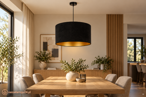 Czarny zamsz i złote wnętrze tworzą eleganckie połączenie w lampie wiszącej ROLLER 81259. Okrągły abażur sprawdzi się nad stołem lub w salonie. Źródło światła: 1 × E27.