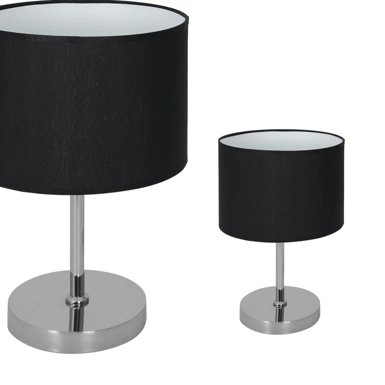 Lampa stołowa CASINO BLACK ML6381 sprawdzi się na stoliku nocnym lub komodzie. Czarny abażur i chromowana podstawa pasują do nowoczesnej sypialni. Źródło światła: 1 × E27, maks. 60 W.