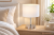 Lampa stołowa CASINO WHITE ML6375 łączy biały cylindryczny abażur z chromowanym metalem. Sprawdzi się w sypialni, salonie lub pokoju hotelowym. Żarówkę E27 o mocy do 60 W należy dokupić osobno.