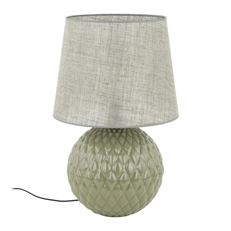 Lampka nocna SANTANA OLIVE 5903 TK-Lighting łączy oliwkową, zdobioną podstawę z jasnym abażurem. Pasuje do sypialni i salonu, drewna oraz beżowych dodatków. Oprawka 1×E27 pozwala dobrać barwę i jasność światła do swoich potrzeb.