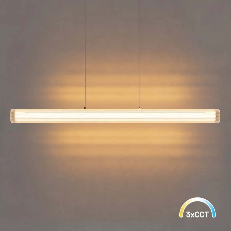 TRIVIA ML2732 to złota lampa wisząca LED 16W do kuchni, jadalni i łazienki. Ryflowany klosz, szerokość 120 cm, IP44 i wybór barwy 2700K, 3000K lub 4000K. Sprawdź na naszelampy24.pl. AI