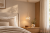 Beżowa lampa wisząca LAVA Sabia TK Lighting 11106 z koniakowym kloszem ze szkła. Model o średnicy 15 cm pasuje nad szafkę nocną, barek i stół. Gniazdo G9, max 8 W LED, IP20. Żarówka do kupienia osobno. naszelampy24.pl. AI