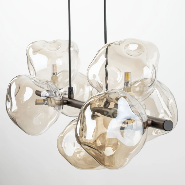 Lampa sufitowa wisząca LAVA Brown 11033 TK-Lighting: brązowa konstrukcja, siedem falowanych kloszy ze szkła i oprawki G9. Do salonu, jadalni oraz kuchni. Szerokość 90 cm, IP20. Gwarancja producenta: 2 lata.