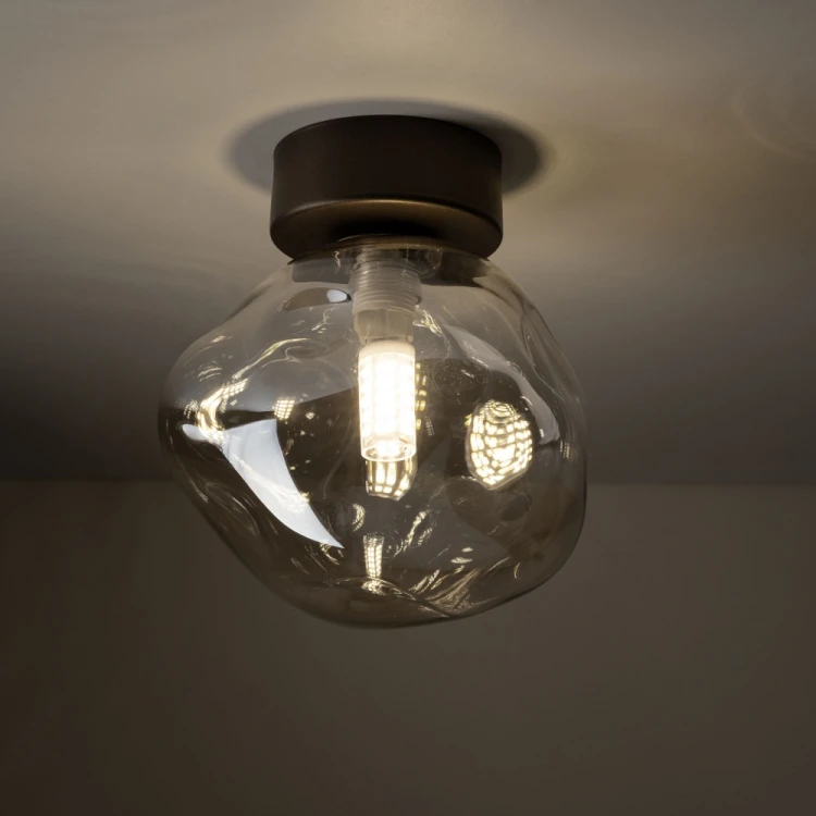 Brązowy plafon LAVA 11034 TK-Lighting z transparentnym koniakowym kloszem pasuje do salonu, sypialni i holu. Wymienna żarówka G9 LED maks. 10 W pozwala dobrać barwę i jasność światła. IP20, gwarancja producenta 2 lata.