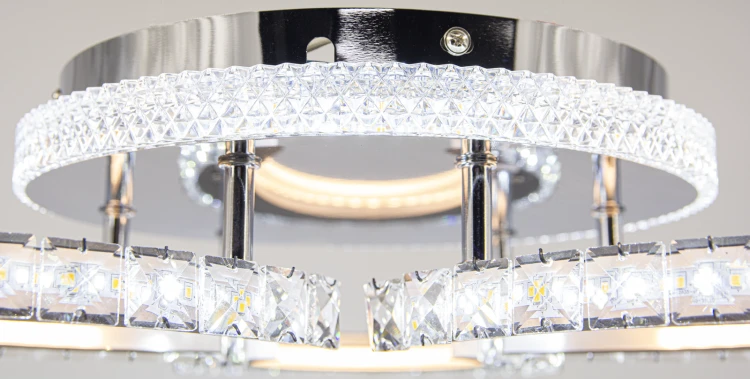 Plafon LED CORONA DRS1420/3 8C BL podkreśli wystrój nowoczesny i glamour. Kryształy odbijają światło, a chrom i czerń nadają oprawie charakter. LED 31 W, 2600 lm, CCT 3000–6000 K. Szerokość 47 cm, wysokość 10 cm, waga 1,9 kg.