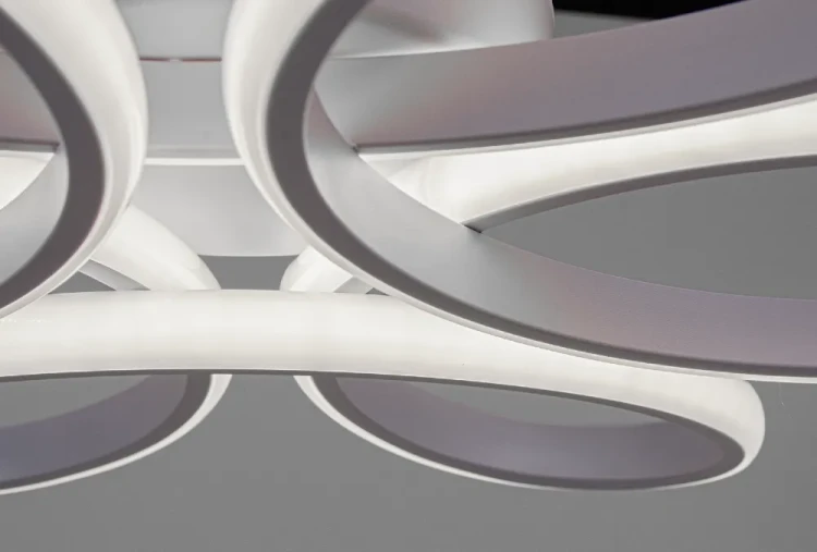 VIRGO DRS5520/6 WH to niski plafon LED do salonu, jadalni i przedpokoju. Biała oprawa dobrze komponuje się z drewnem, beżem i szarością. Moc 31W, 2200 lm, CCT 3000–6000K. Wymiary 50 × 50 cm, wysokość 7 cm.