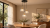KONILA Italux to lampa sufitowa 3×G9 w kolorze mosiądzu i czerni. Kaskadowo zawieszone, podwójne klosze mają przezroczystą warstwę zewnętrzną i białe wnętrze. Model do salonu, jadalni i sypialni. Średnica 36 cm, wysokość całkowita 120 cm.