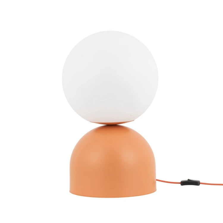 Lampka stołowa MIKI SALMON BIG TK-Lighting 11432 łączy pomarańczową podstawę z białym kloszem ze szkła. Idealna do salonu i sypialni. Wysokość 52 cm, szerokość 30 cm, E27 LED max 15 W i włącznik. Żarówka do kupienia osobno.