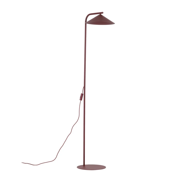 Lampa podłogowa LUME TK-Lighting 16214 w kolorze burgund. Wysokość 160 cm, metalowy klosz stożkowy i smukły stelaż. Źródło GX53 w komplecie, ciepłe światło 3000 K, 560 lm oraz włącznik. Do salonu i sypialni.