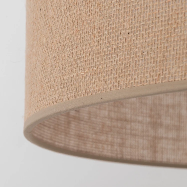 Lampa sufitowa JUTA 3×E27 czarna TK-Lighting 6582 wprowadzi naturalny akcent do sypialni lub salonu. Prosty abażur o średnicy 50 cm pasuje do drewnianych mebli. Wysokość 125 cm, maks. 3×15 W LED. Gwarancja 2 lata.