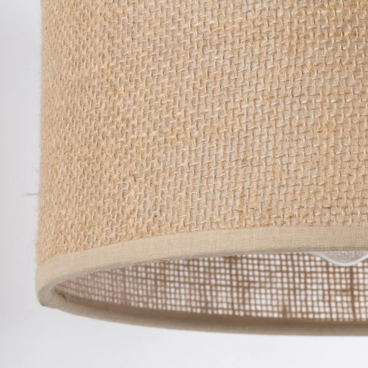 Kinkiet z włącznikiem JUTA 6858 TK-Lighting pasuje do salonu i sypialni boho. Beżowy abażur o jutowej fakturze współgra z naturalnymi dodatkami. Oprawa obsługuje jedną żarówkę E27 LED o maksymalnej mocy 15 W. Sprawdź lampę ścienną sklepie naszelampy24.pl.