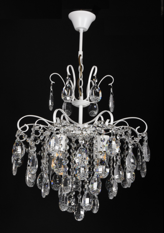 Lampa sufitowa GRAZIA Venti 4xE27 to połączenie elegancji i funkcjonalności. Kryształowe detale tworzą piękne refleksy światła, a cztery źródła światła zapewniają dobre oświetlenie wnętrza.