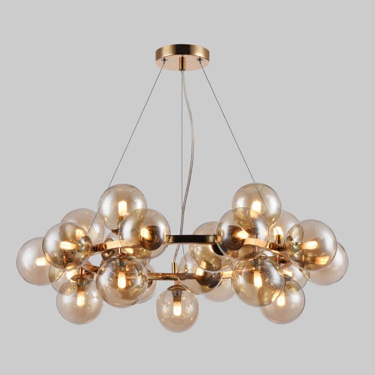 Nowoczesna lampa wisząca Cabella PND-5252-25-GD-CGN łączy luksusowy wygląd z funkcjonalnością. Złota konstrukcja oraz 25 koniakowych kloszy idealnie wpisują się w modne wnętrza glamour i modern style.