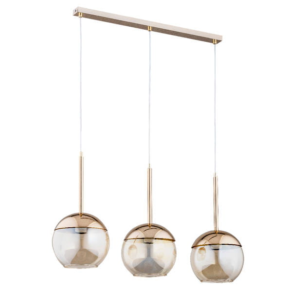Lampa wisząca VOLDA GOLD Alfa 62159 łączy złotą armaturę z trzema bursztynowymi kloszami ze szkła. Pasuje nad stół, wyspę kuchenną i barek. Szerokość 75 cm, wysokość 90 cm, klosze Ø 20 cm. Źródło światła: 3×E27 max 60 W na żarówkę. IP20, gwarancja 2 lata.
