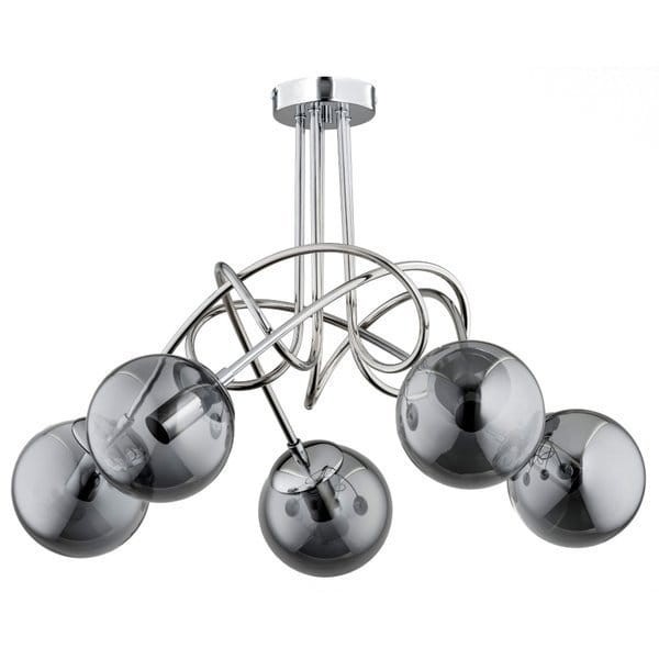 Nowoczesna lampa sufitowa TANGO 5xE14 w kolorze chrom z dymionymi szklanymi kloszami, zamontowana na suficie w jasnym, stylowym wnętrzu. Elegancki design, idealny do salonu lub jadalni, doskonale komponuje się z nowoczesnym wystrojem