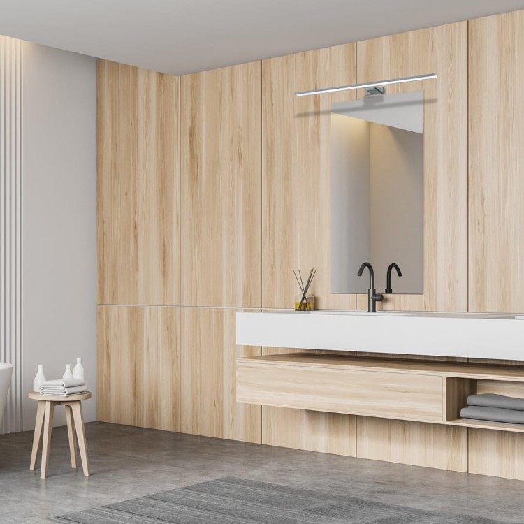 Stylowy kinkiet LED SHINE ML3809 Milagro to doskonałe oświetlenie łazienkowe. Neutralne światło 4000K, 1050 lm i szerokość 80 cm zapewniają równomierne światło nad lustrem. IP44 chroni przed wilgocią i zachlapaniem