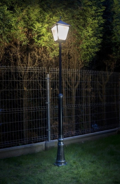 naszelampy24-pl-latarnia-ogrodowa-czarna-su-ma-300-cm-OGMWN 1 BD KW-zapalona.jpg