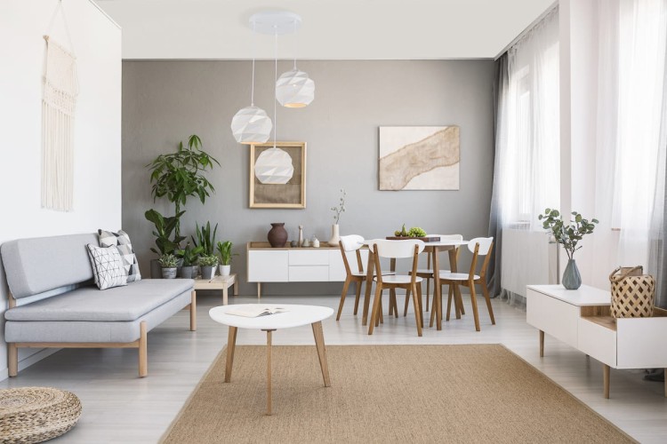 Elegancka lampa sufitowa PALERMO biała 3x40W Italux z trzema fasetowanymi kloszami to idealne oświetlenie stołu, wyspy lub salonu. Metalowa konstrukcja, regulowana wysokość i żarówki E27 40W gwarantują trwałość, wygodę i efektowne rozproszenie światła