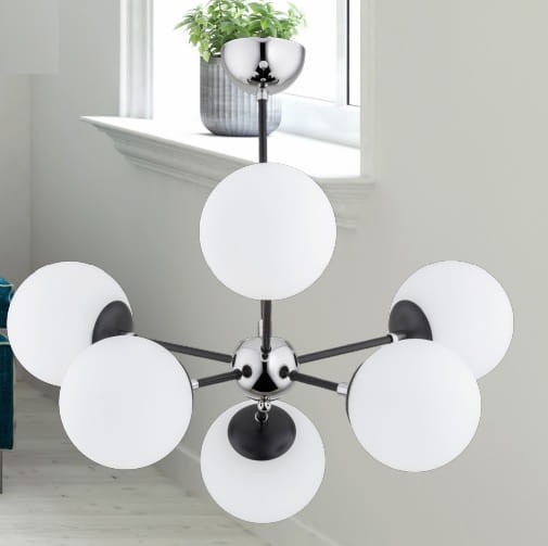 Designerska lampa sufitowa SANDY 6x40W marki Alfa w srebrno-czarnej kolorystyce z białymi kulistymi kloszami. Wykonana z metalu i szkła, o wymiarach 56 cm wysokości i 63 cm szerokości. Obsługuje 6 żarówek E14, z opcją zapalania tylko części źródeł światła
