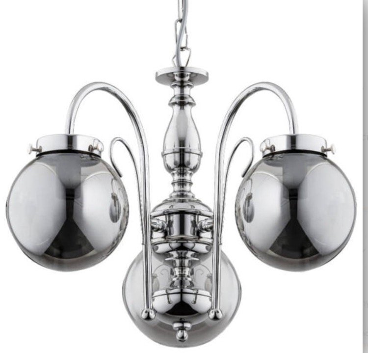 Lampa sufitowa HERO 3x40W chrom Alfa 28283 to elegancki żyrandol klasyczny z trzema kulistymi kloszami z dymionego szkła. Chromowana armatura i funkcja podziału świecenia sprawiają, że lampa doskonale sprawdzi się w salonie, sypialni i jadalni.