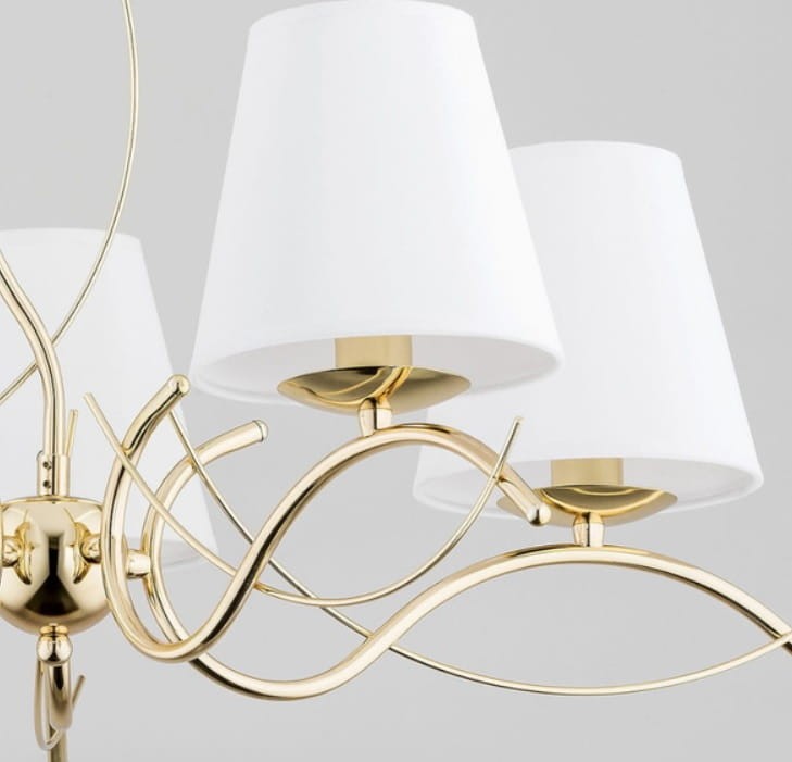 Złoty żyrandol MONZA Alfa 27615 z pięcioma abażurami z tkaniny. Ponadczasowy design i wysokiej jakości wykonanie. Idealny wybór do eleganckich pomieszczeń, w tym salonu, jadalni i sypialni.