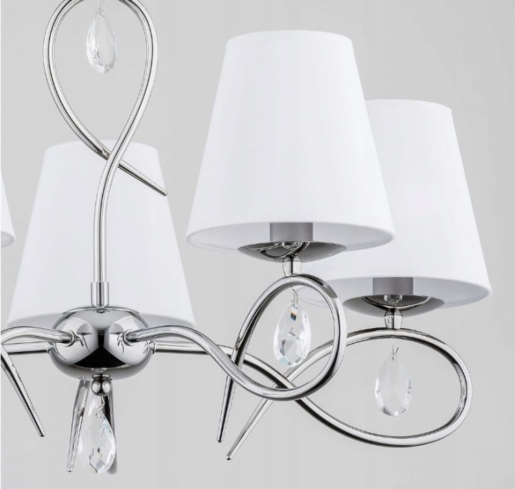 Lampa sufitowa SYNA 5x40W chrom z białymi abażurami to propozycja dla miłośników ponadczasowego designu. Idealna do salonu i jadalni, wyróżnia się wysoką jakością wykonania i eleganckim wyglądem.