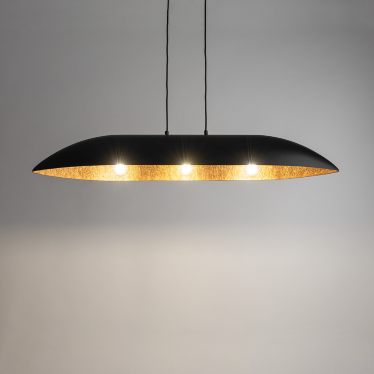Designerska lampa sufitowa GONDOLA 3xE27 Sigma o szerokości 114 cm zachwyca czarnym kloszem z miedzianym wnętrzem. Idealna nad stołem w jadalni lub wyspą kuchenną, łączy nowoczesny styl z funkcjonalnością.