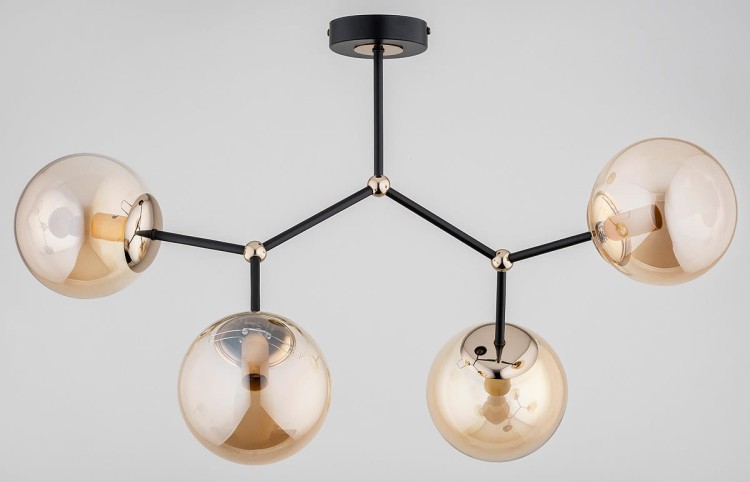 Alfa GOLEM 4xE14 – lampa sufitowa z czarną ramą, złotymi akcentami i bursztynowymi szklanymi kulami, IP20, zasilanie 230V, kompatybilna z żarówkami LED.