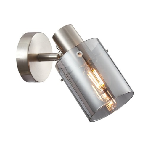 Kinkiet SARDO Italux SPL-5581-1-SC-SG to elegancka lampa ścienna w kolorze srebrnym z dymionym kloszem. Nowoczesny design oraz styl loftowy sprawiają, że model idealnie sprawdzi się w salonie, sypialni, korytarzu lub przy lustrze.