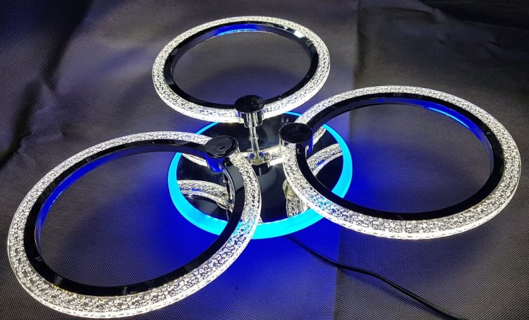 Plafon LED RING chrom DRS2032/3 – elegancka lampa z kryształkami, 47W LED, zmiana barwy światła, ściemnianie i tryb nocny. Wygodne sterowanie pilotem i aplikacją.
