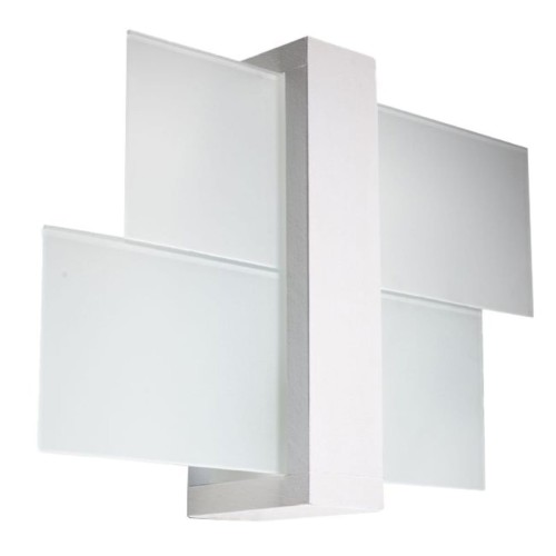 Kinkiet FENIKS 1xE27 biały Sollux SL.0079 łączy drewno z geometrycznie ułożonym szkłem. Lampa ścienna o wymiarach 43 × 12 × 30 cm pasuje do salonu, sypialni, korytarza i holu. Żarówkę E27 należy dokupić osobno.