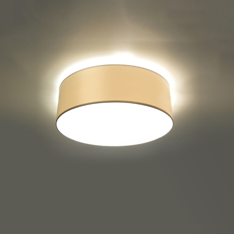 Biała lampa sufitowa ARENA 25 cm to uniwersalne oświetlenie do niewielkich pomieszczeń. Plafon montowany bezpośrednio na suficie zajmuje mało miejsca i posiada popularną oprawkę E27. Doskonały także do tworzenia zestawów kilku lamp.