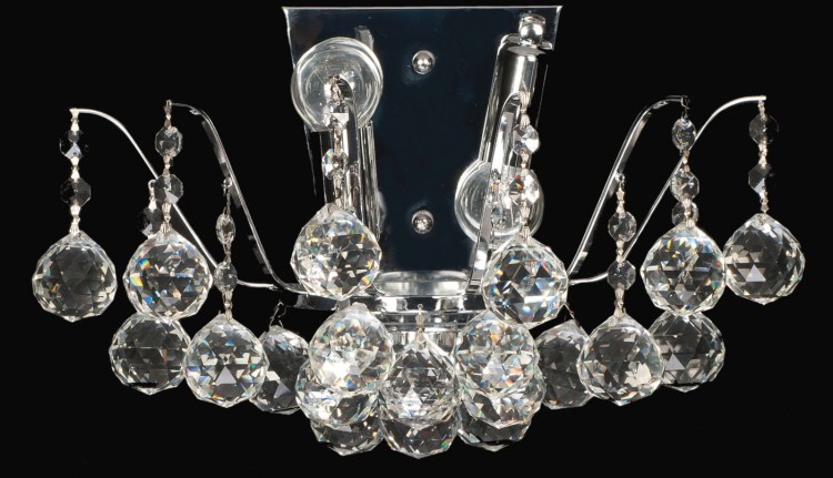 Lampa ścienna LUCELLA chrom 2xE27 to połączenie elegancji i blasku. Kryształowe zdobienia pięknie rozpraszają światło, a chromowane wykończenie podkreśla styl glamour. Idealna do wnętrz klasycznych i nowoczesnych.