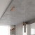 Nowoczesna lampa wisząca ZANE – betonowa tuba z detalem z naturalnego drewna. Minimalistyczny design do kuchni, jadalni i salonu. Wymienne źródło GU10 (max 40W) pozwala dobrać barwę i moc. Regulowana wysokość do 120 cm. IP20. Polska produkcja.