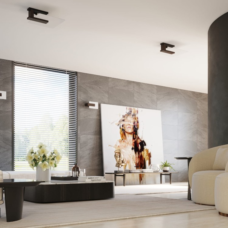 Drewniana lampa ścienna LAPPO w kolorze wenge z białym matowym kloszem, zamontowana na ścianie. Nowoczesna forma i naturalne materiały tworzą przytulne, rozproszone światło. Idealna do salonu, sypialni, przedpokoju lub jadalni w stylu skandynawskim