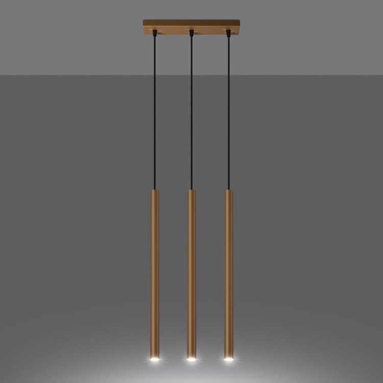 Złota lampa wisząca PASTELO SL.1171 z trzema smukłymi kloszami G9 LED doskonale wpisuje się w aranżacje loftowe, glamour i modern. Elegancka forma oraz wysokość 110 cm czynią ją idealnym wyborem nad stół lub wyspę.