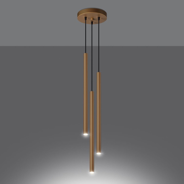 Złota lampa wisząca PASTELO Sollux 3xG9 to połączenie nowoczesnej formy i minimalistycznego stylu. Smukłe tuby doskonale podkreślają charakter wnętrza i tworzą wyjątkowy efekt świetlny w salonie lub jadalni.