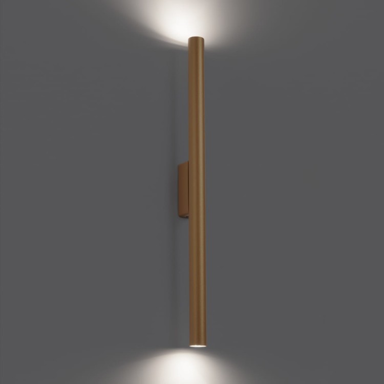 Minimalistyczny kinkiet PASTELO Sollux wykonany ze stali to eleganckie oświetlenie do nowoczesnych wnętrz. Złota tuba oraz światło emitowane w dwóch kierunkach tworzą wyjątkowy efekt dekoracyjny.
