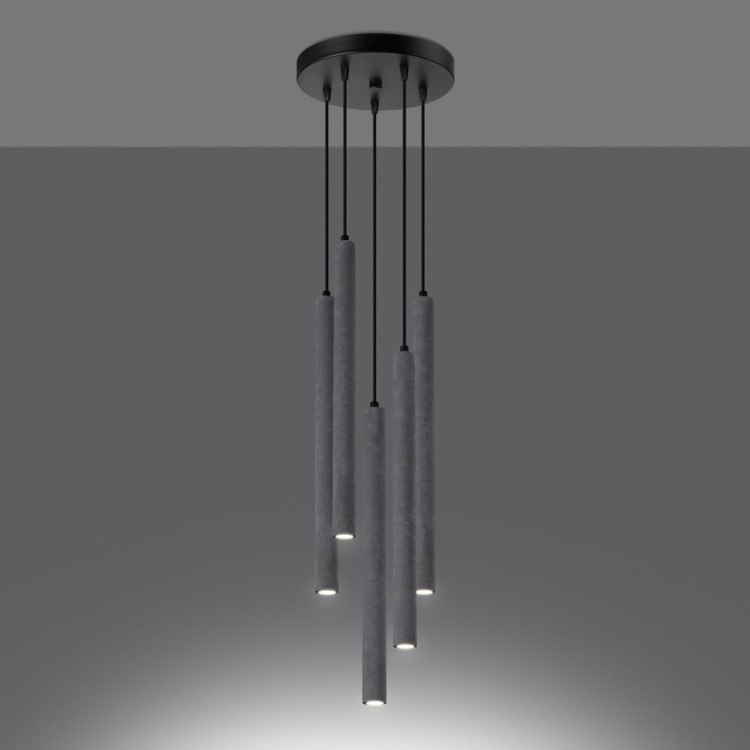 Nowoczesna lampa betonowa PASTELO Sollux zachwyca minimalistycznym wyglądem i oryginalną formą. Pięć punktów świetlnych G9 zapewnia funkcjonalne oświetlenie jadalni, salonu lub kuchni, podkreślając industrialny charakter wnętrza.
