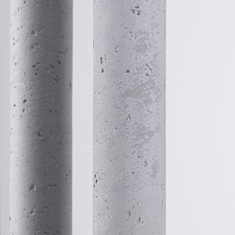 PASTELO SL.1275 beton to wyjątkowa lampa wisząca do nowoczesnych aranżacji. Kaskadowo rozmieszczone tuby z naturalnego betonu tworzą efektowną dekorację nad stołem, barkiem lub wyspą kuchenną. Styl loftowy i wysoka jakość wykonania.