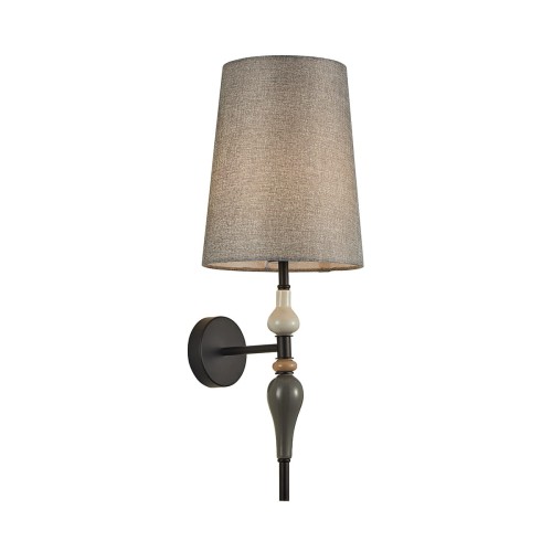 Kinkiet NEROM WL-22374-BK marki Italux łączy czarną metalową konstrukcję z szarym abażurem z tkaniny. Ma 58 cm wysokości i gniazdo E27 do 40 W. Elegancka lampa ścienna do sypialni, salonu, gabinetu lub przedpokoju.