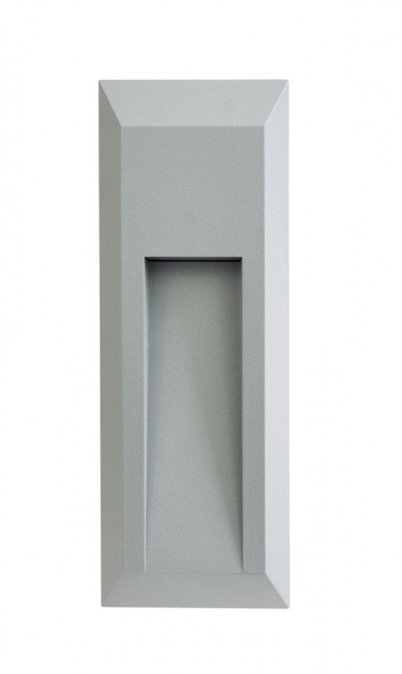 Lampa elewacyjna Mur PC 2502B w kolorze popielatym to stylowe i trwałe oświetlenie zewnętrzne. Zdjęcie przedstawia kompaktową, natynkową oprawę LED o mocy 1,5W, idealną do podświetlenia elewacji, schodów lub ogrodzenia. Wysoka szczelność IP65