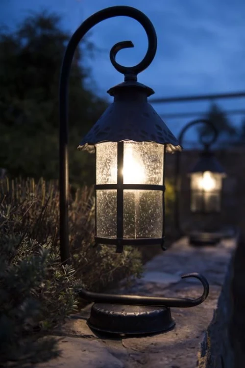 naszelampy24-pl-lampa-wiszaca-zewnętrzna-aluminum-szkło-dekoracyjne-pęcherzyki-powietrza-łańcuch-taras-balkon-altanka