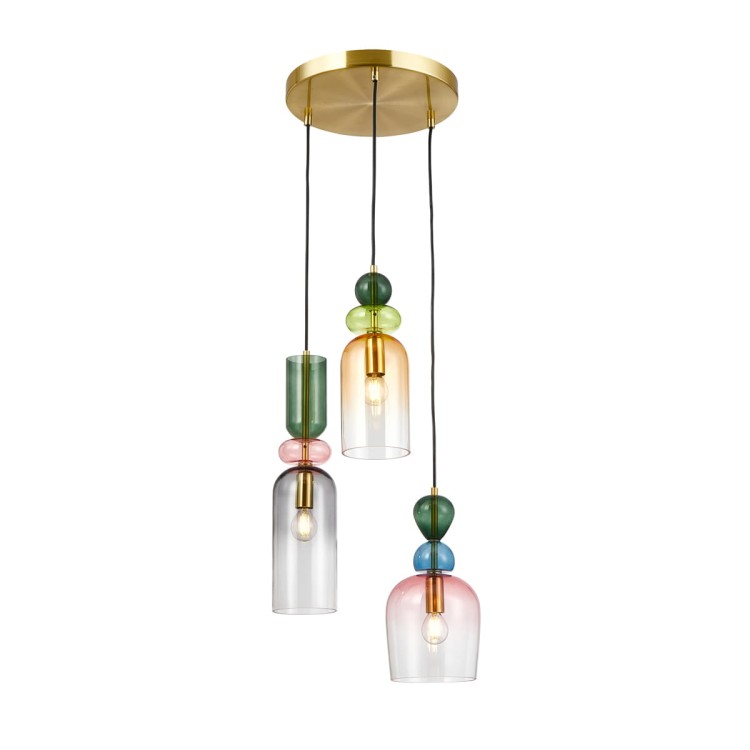 Lampa sufitowa MANSO Italux z trzema kolorowymi kloszami ze szkła w odcieniach różu, zieleni i szarości. Złota konstrukcja i dekoracyjne elementy tworzą designerskie oświetlenie idealne do salonu, jadalni lub nowoczesnego wnętrza.