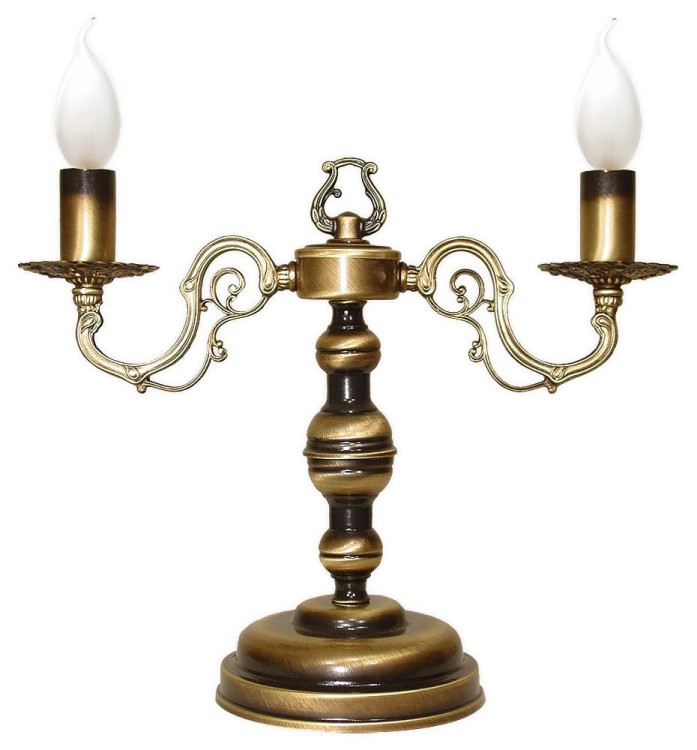 Klasyczna lampa stołowa ANTARES Lemir O1318/L2 w kolorze patyny to połączenie tradycyjnego stylu i solidnego wykonania. Dwa punkty światła E14 zapewniają ciepłe oświetlenie i przytulny klimat we wnętrzu.