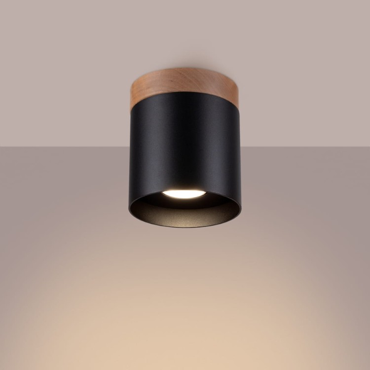 Elegancka tuba sufitowa Sollux RIF doskonale komponuje się z drewnem, betonem i jasnymi ścianami. Oprawa GU10 LED umożliwia zastosowanie energooszczędnego źródła światła, idealnego do codziennego użytkowania.