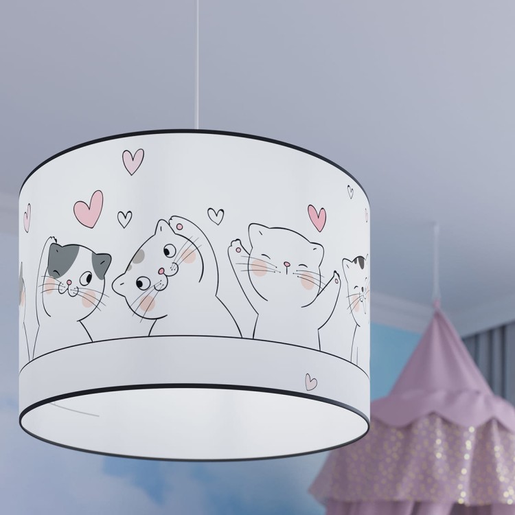 Kolorowa lampa wisząca z motywem kotków to doskonały wybór do pokoju dziecka. Lekka konstrukcja z PVC, gwint E27 i przyjazne wzornictwo sprawiają, że model CAT SL.1418 jest praktyczny i dekoracyjny jednocześnie.