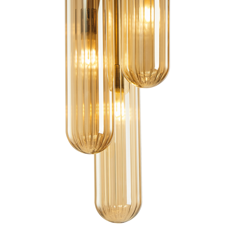 Lampa PAX 3×G9 marki Milagro łączy niewielką podstawę sufitową z kaskadowym układem trzech szklanych kloszy. Bursztynowy kolor szkła i złote elementy stanowią dekoracyjny akcent w jadalni i salonie.